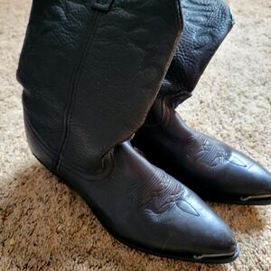 Womens Black Leather Cowboy Boots..size 8